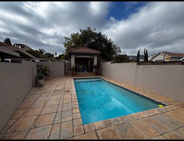 2 BEDROOM APARTMENT FOR SALE IN DOWERGLEN EXT 4